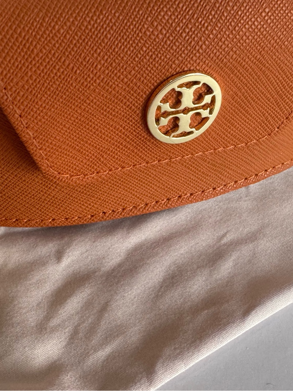 Tory Burch Sunglass Case with Protective Pouch - Picture 2 of 3